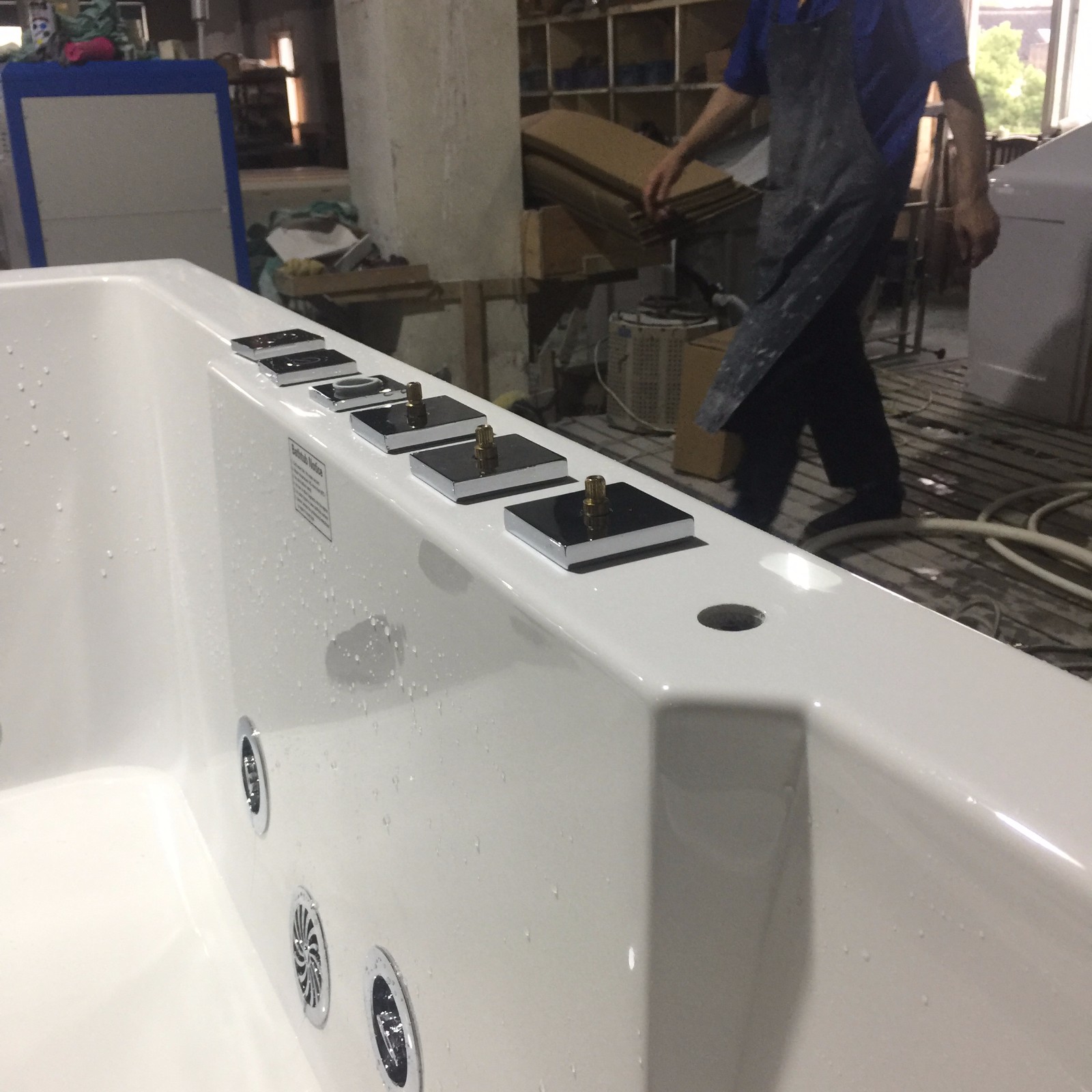 C-3132(R) Corner Jetted Whirlpool Massage Acrylic Glass Modern Simple Design Bathtub Tub with Cheap Price 3.JPG