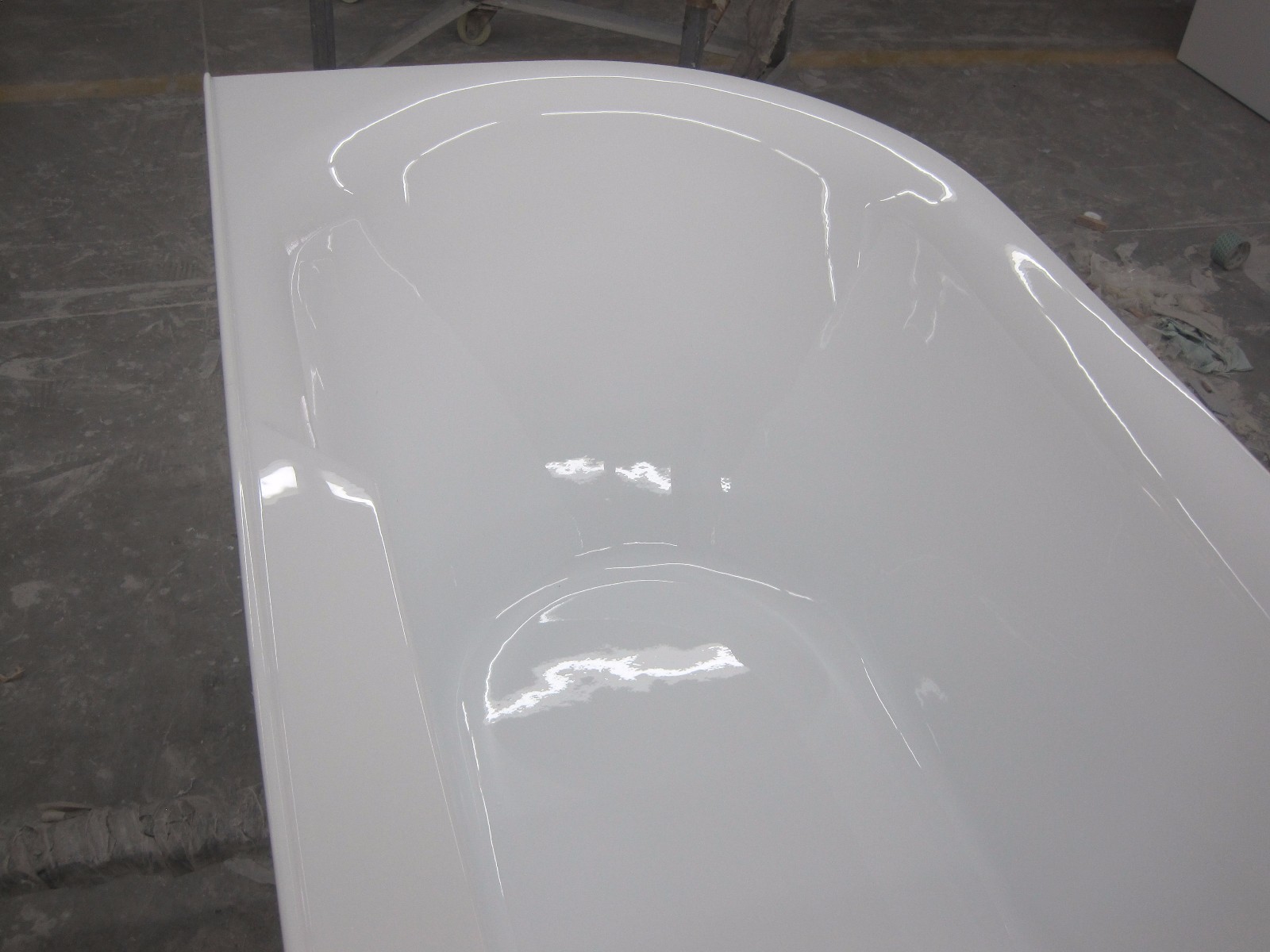 (3) MEC3115(R)-- Perfect R-Shape Acrylic Stand Alone Bathtub for Corner Installation.JPG